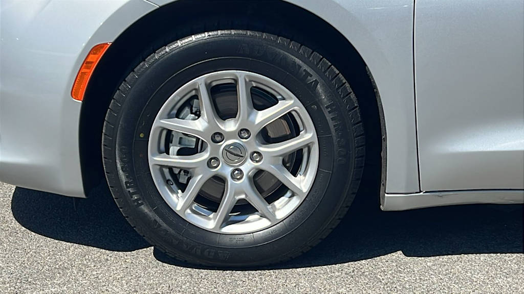 Thumbnail: 2023 Chrysler Voyager - 8