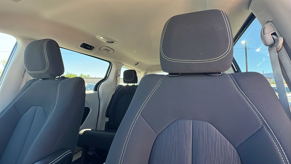 Thumbnail: 2023 Chrysler Voyager - 10