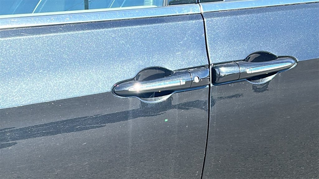 Thumbnail: 2023 Chrysler Pacifica - 6