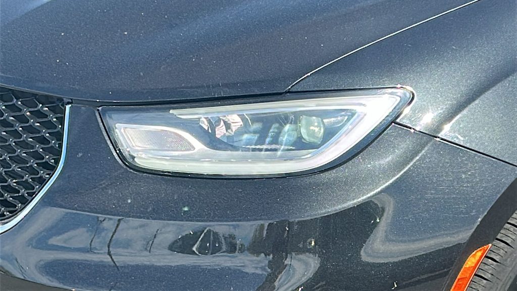 Thumbnail: 2023 Chrysler Pacifica - 9