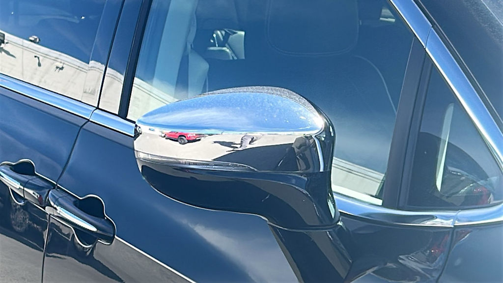 Thumbnail: 2023 Chrysler Pacifica - 18