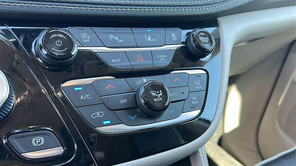 Thumbnail: 2023 Chrysler Pacifica - 22