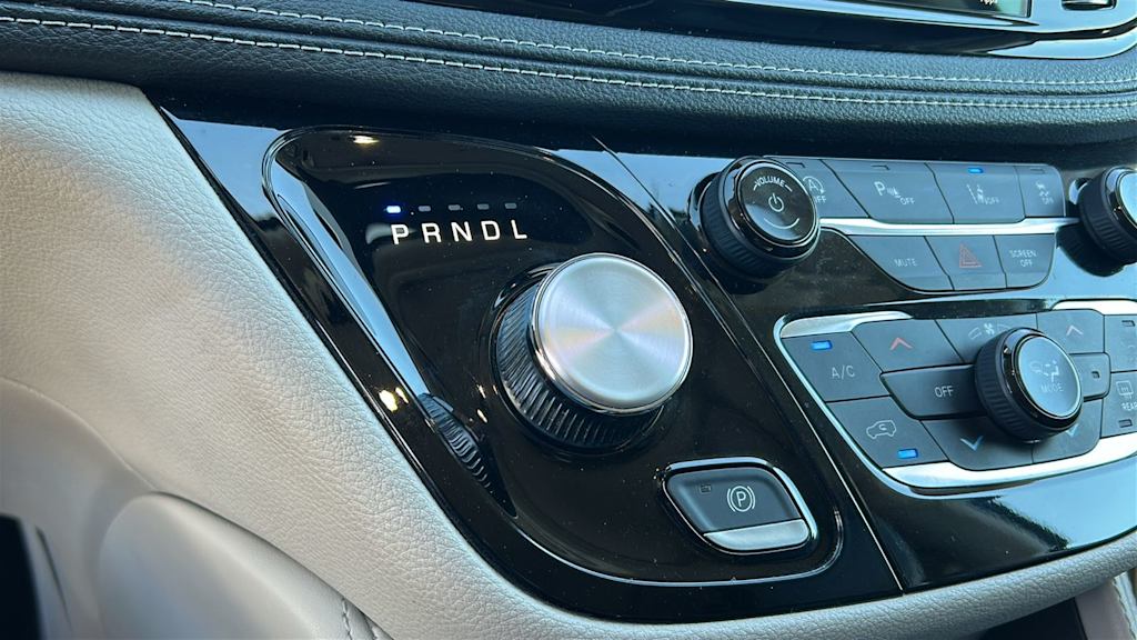 Thumbnail: 2023 Chrysler Pacifica - 15
