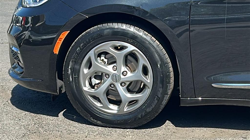 Thumbnail: 2023 Chrysler Pacifica - 8