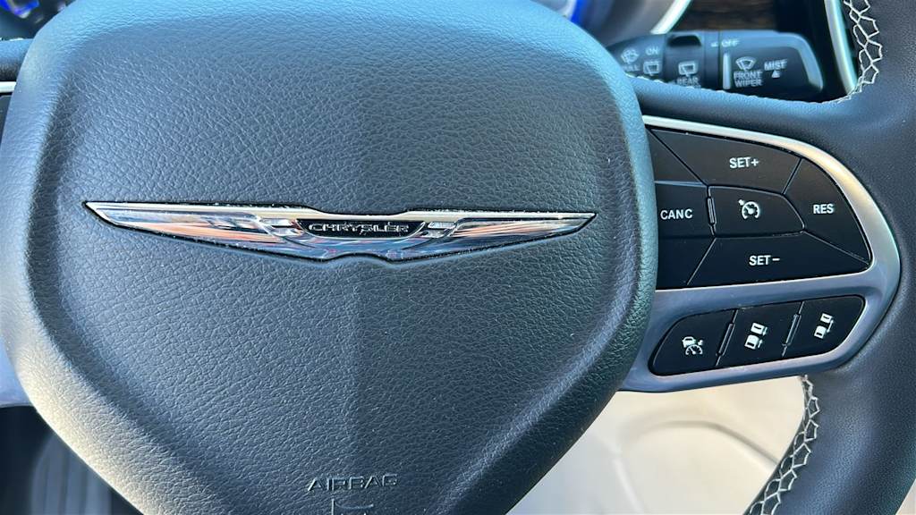 Thumbnail: 2023 Chrysler Pacifica - 26