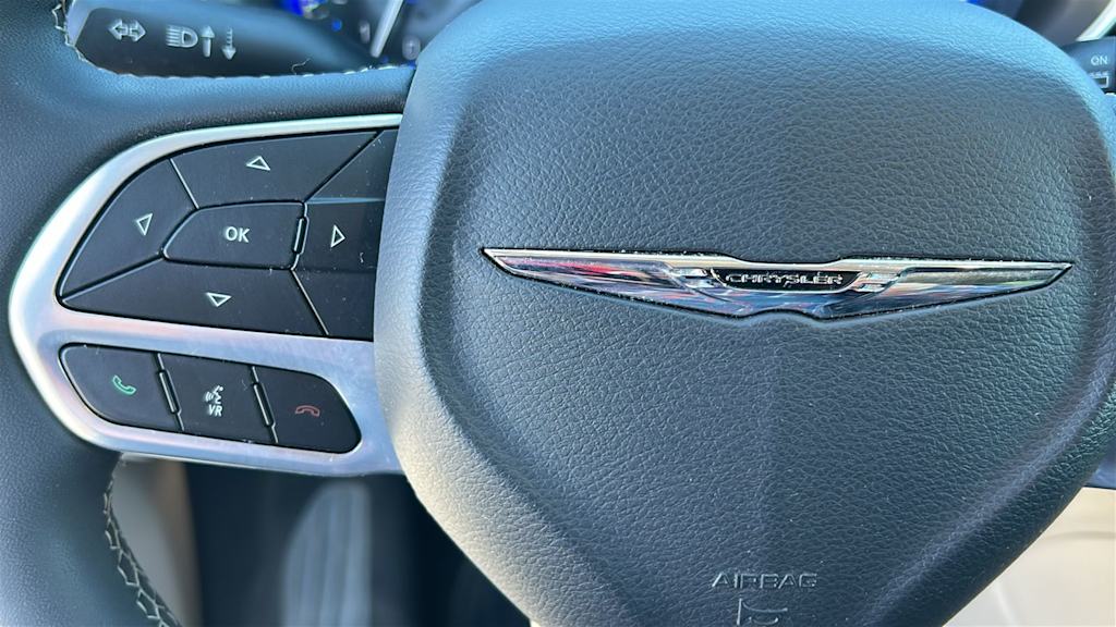 Thumbnail: 2023 Chrysler Pacifica - 25