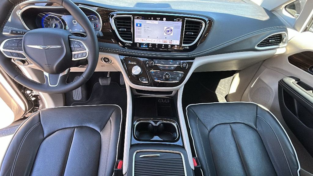 Thumbnail: 2023 Chrysler Pacifica - 13