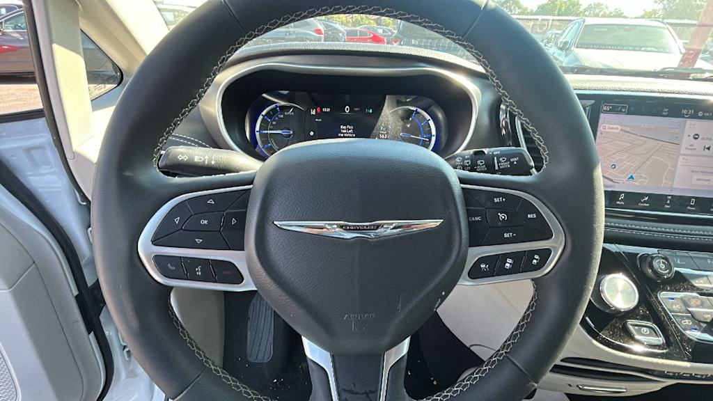 Thumbnail: 2024 Chrysler Pacifica - 8
