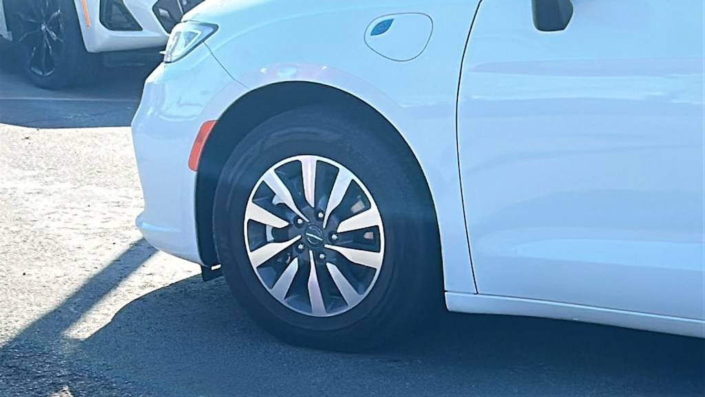 Thumbnail: 2024 Chrysler Pacifica - 7
