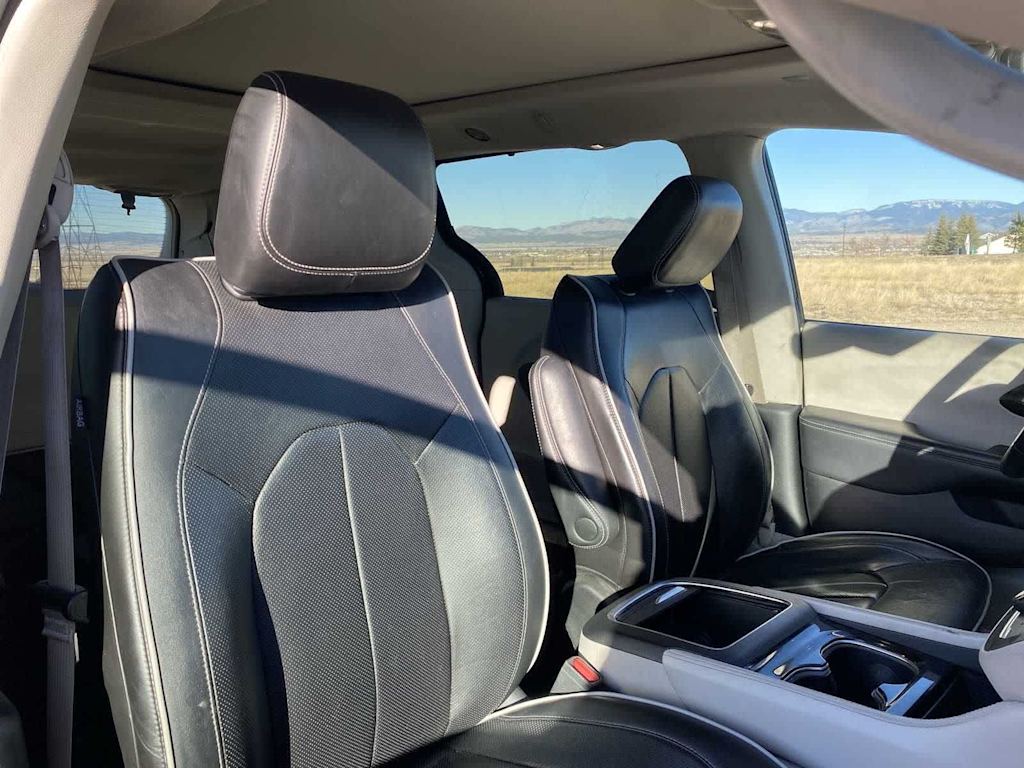 Thumbnail: 2023 Chrysler Pacifica - 6