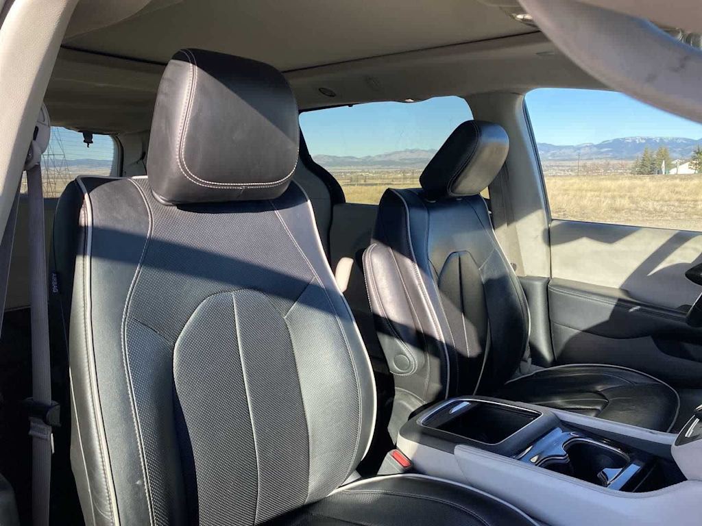 Thumbnail: 2023 Chrysler Pacifica - 6