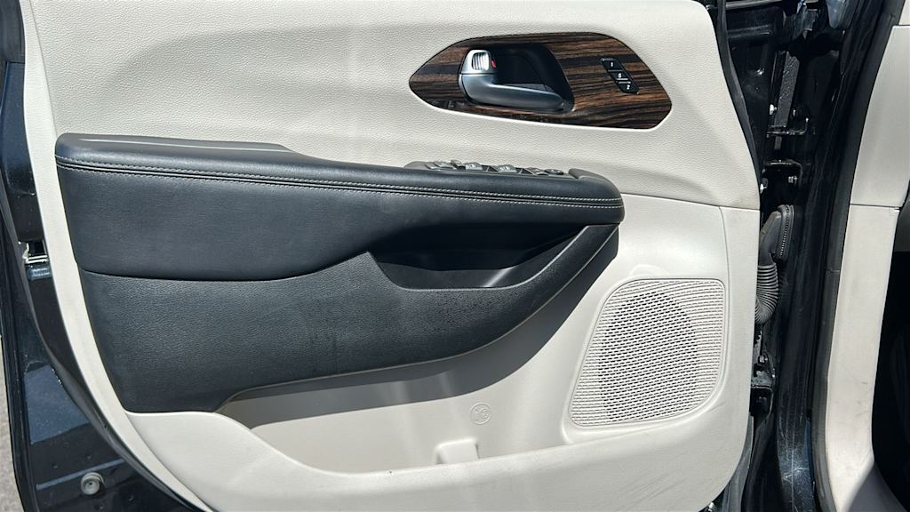 Thumbnail: 2023 Chrysler Pacifica - 28