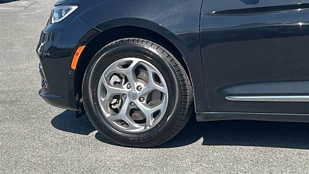 Thumbnail: 2023 Chrysler Pacifica - 8