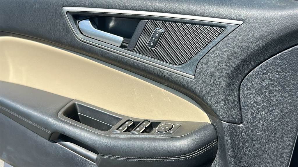 Thumbnail: 2021 Ford Edge - 27