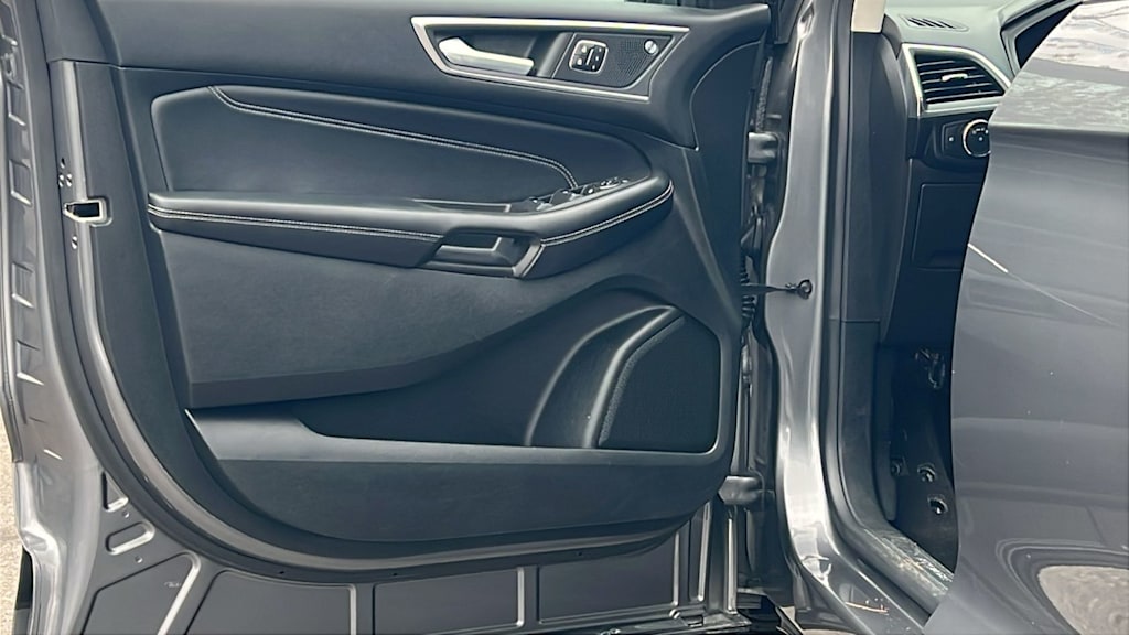Thumbnail: 2022 Ford Edge - 29