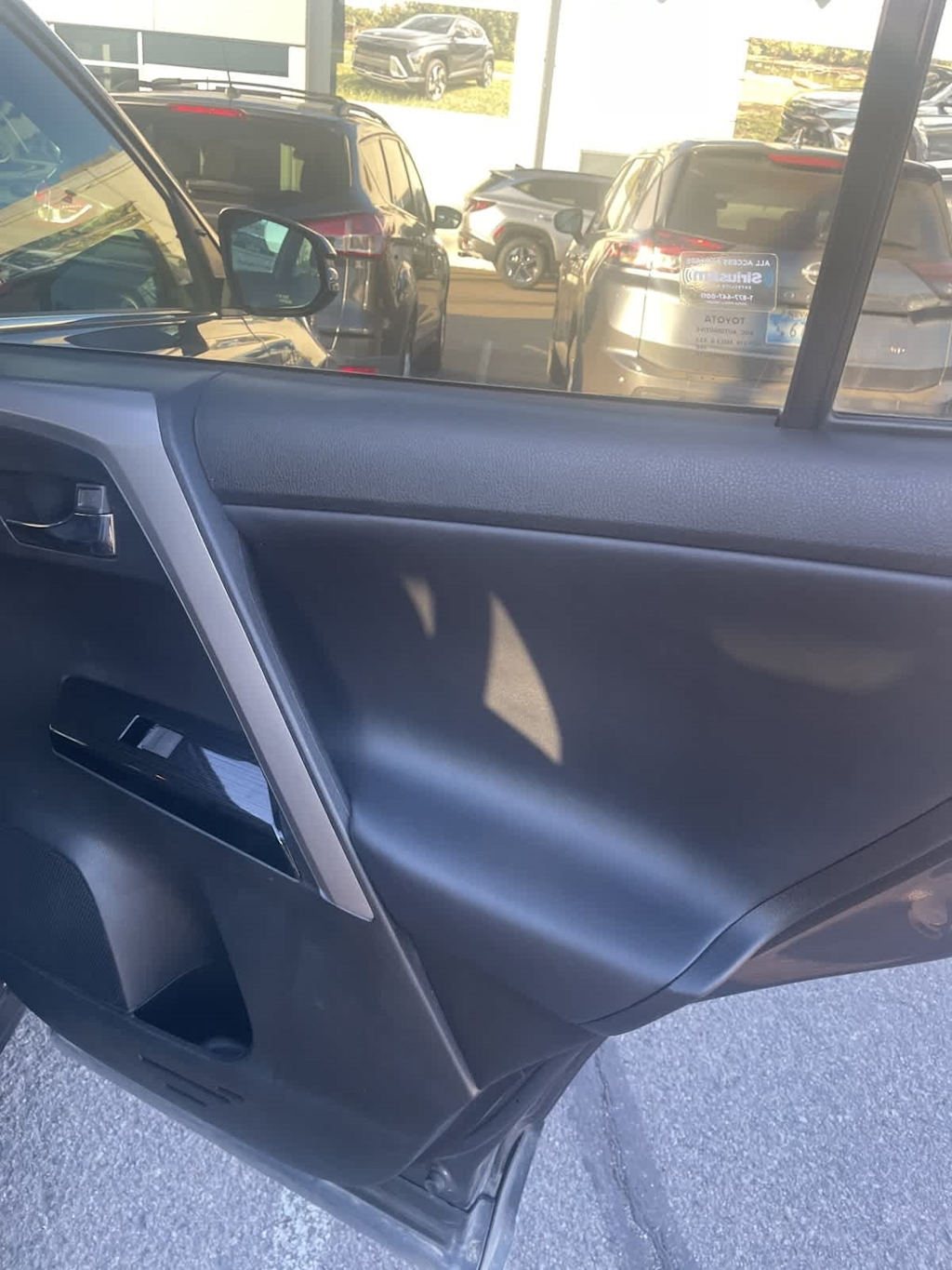 Thumbnail: 2017 Toyota RAV4 - 15