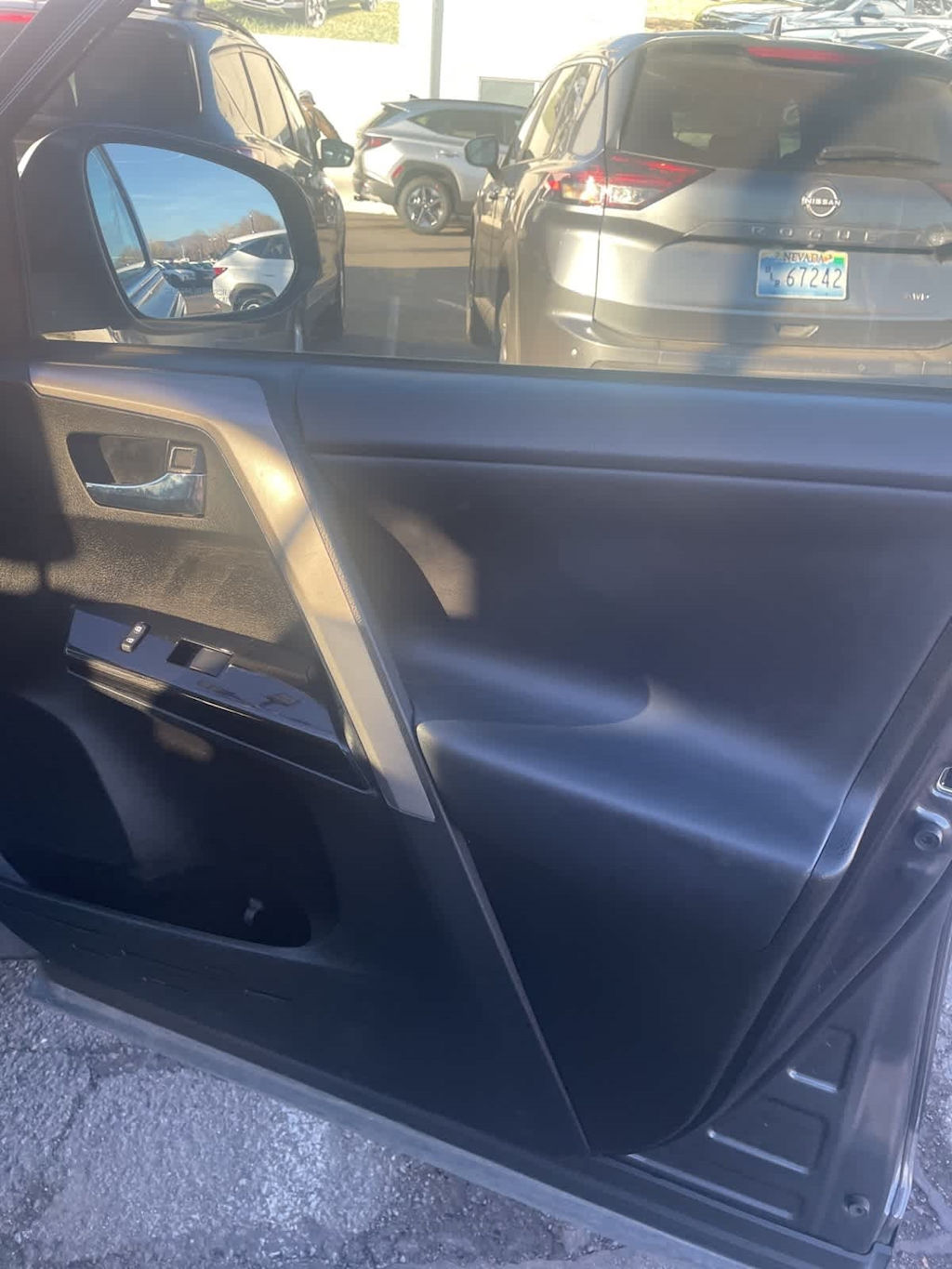 Thumbnail: 2017 Toyota RAV4 - 14