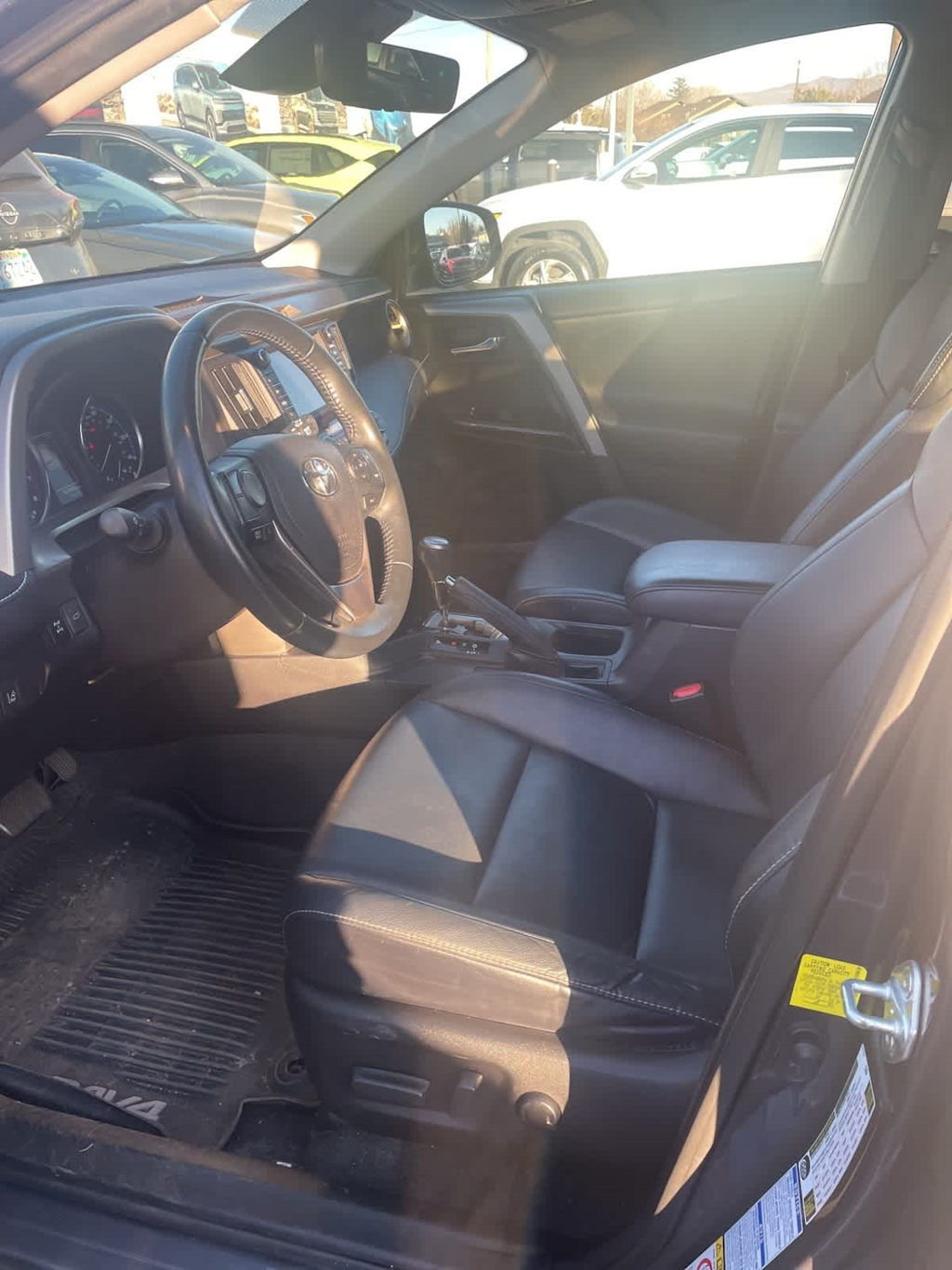 Thumbnail: 2017 Toyota RAV4 - 9