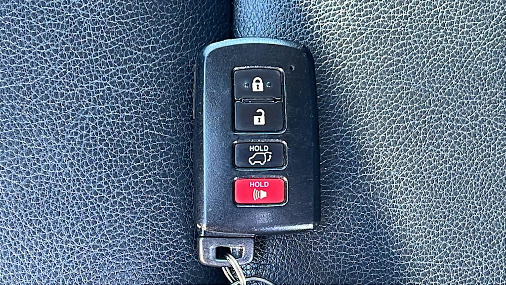 Thumbnail: 2017 Toyota RAV4 - 18