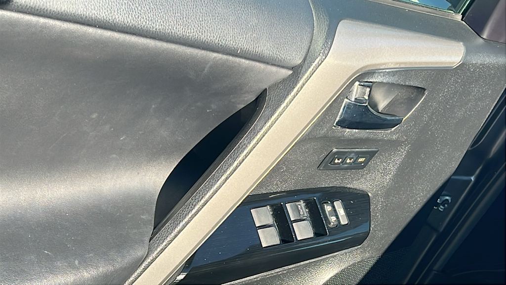 Thumbnail: 2017 Toyota RAV4 - 28