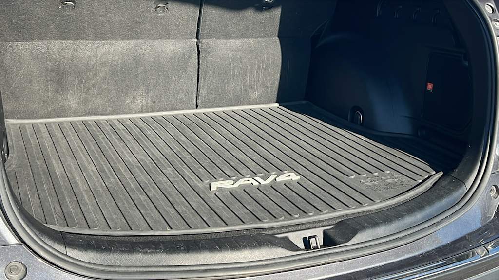 Thumbnail: 2017 Toyota RAV4 - 17