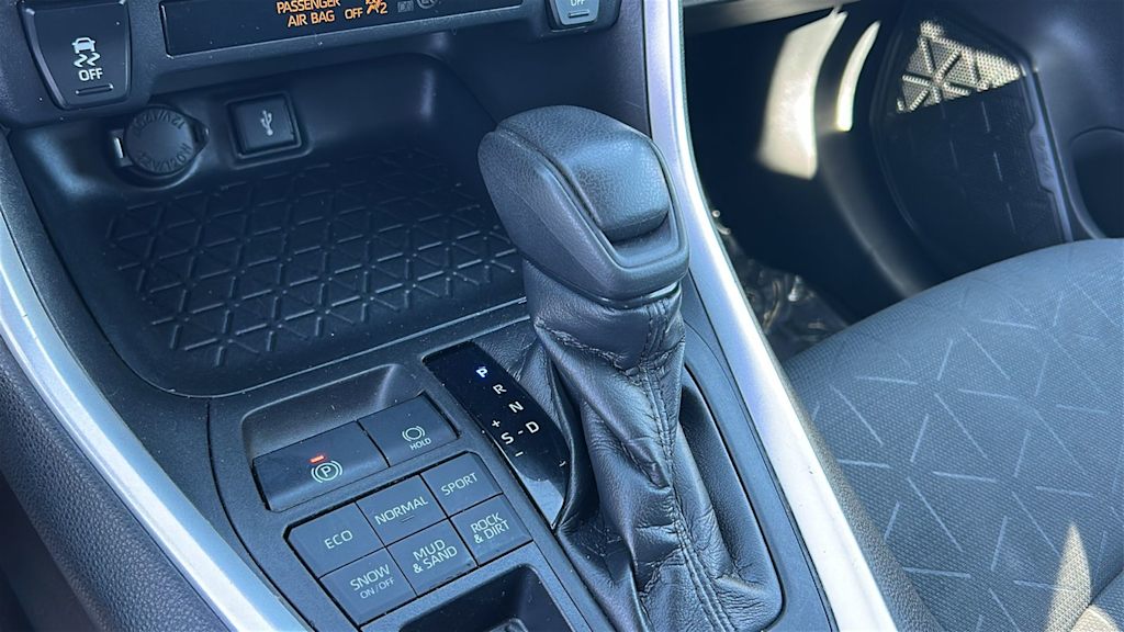 Thumbnail: 2021 Toyota RAV4 - 15