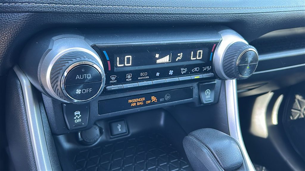 Thumbnail: 2021 Toyota RAV4 - 23