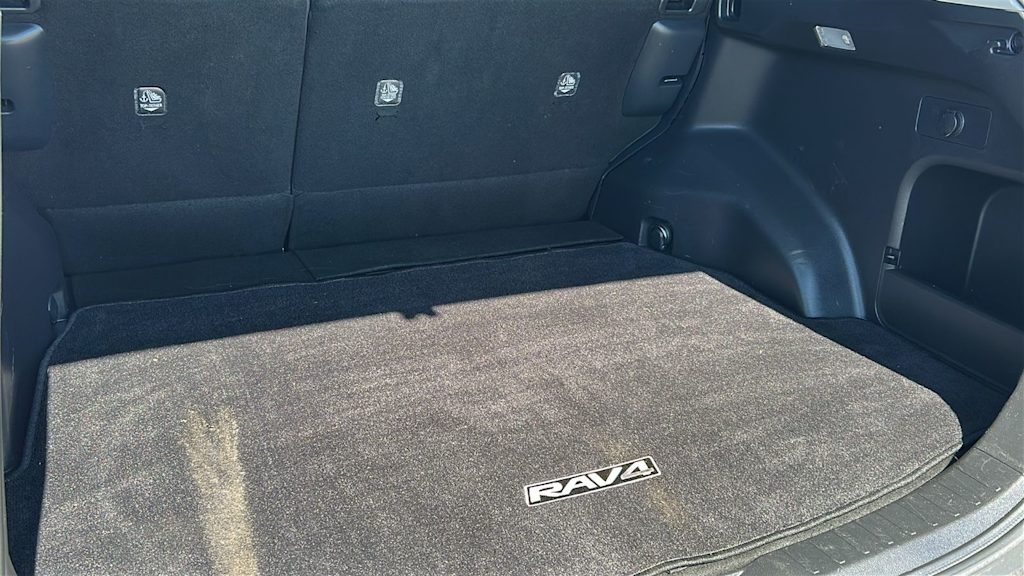 Thumbnail: 2021 Toyota RAV4 - 17