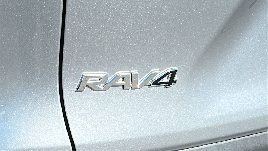 Thumbnail: 2021 Toyota RAV4 - 7