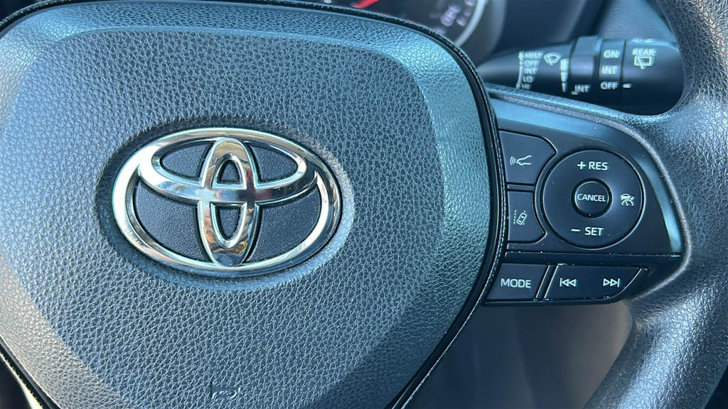 Thumbnail: 2021 Toyota RAV4 - 27