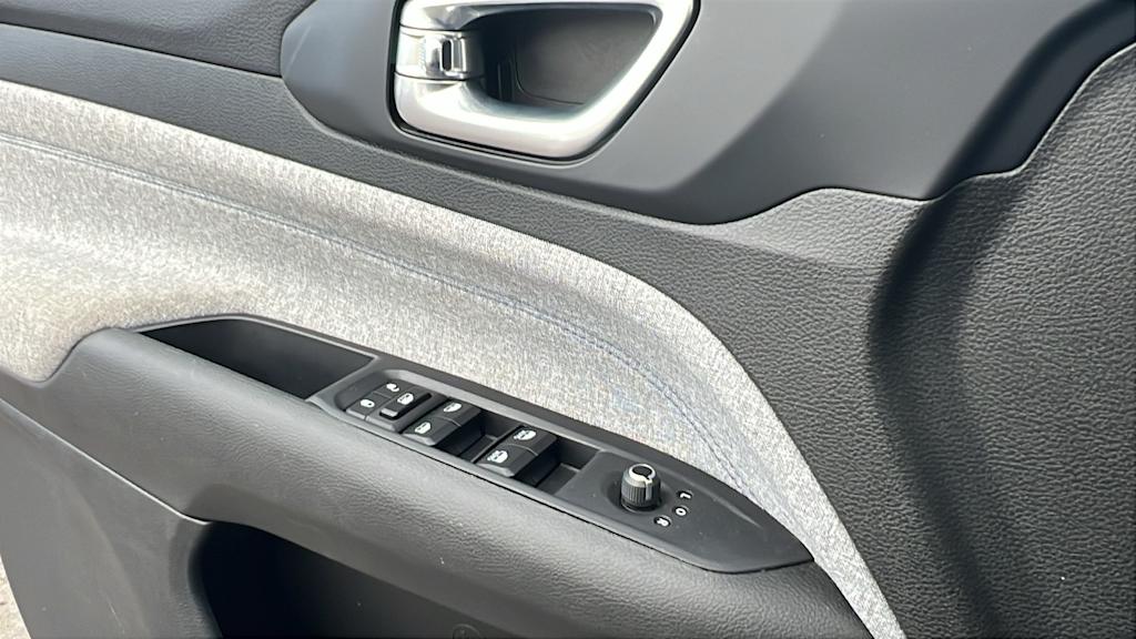 Thumbnail: 2024 Jeep Compass - 6