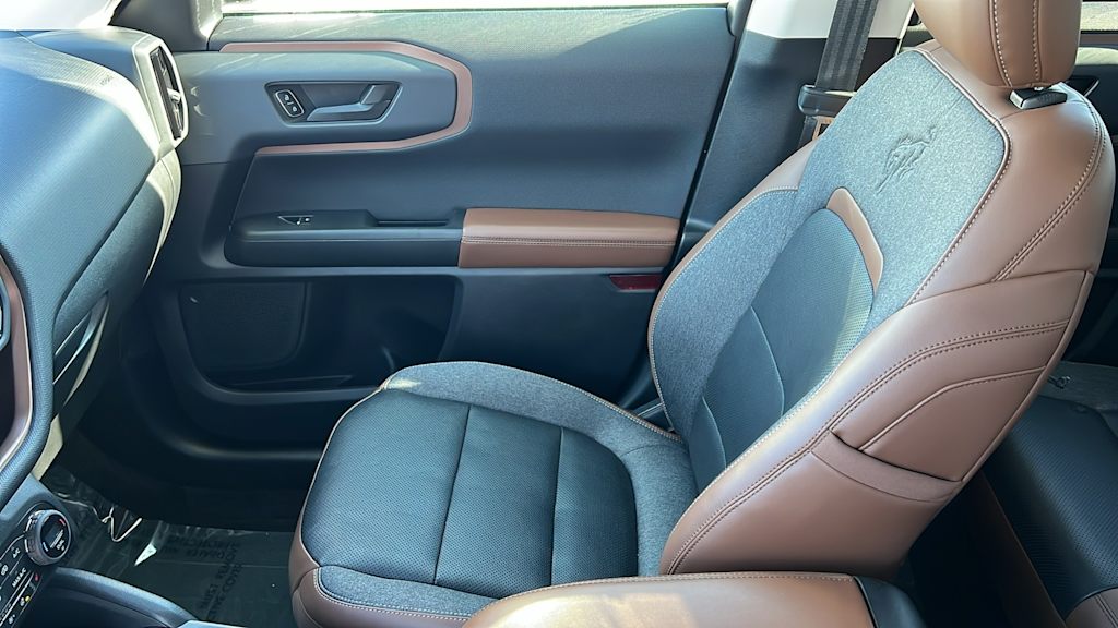 Thumbnail: 2021 Ford Bronco Sport - 10