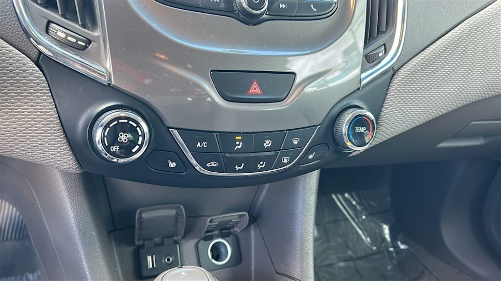 Thumbnail: 2018 Chevrolet Cruze - 16