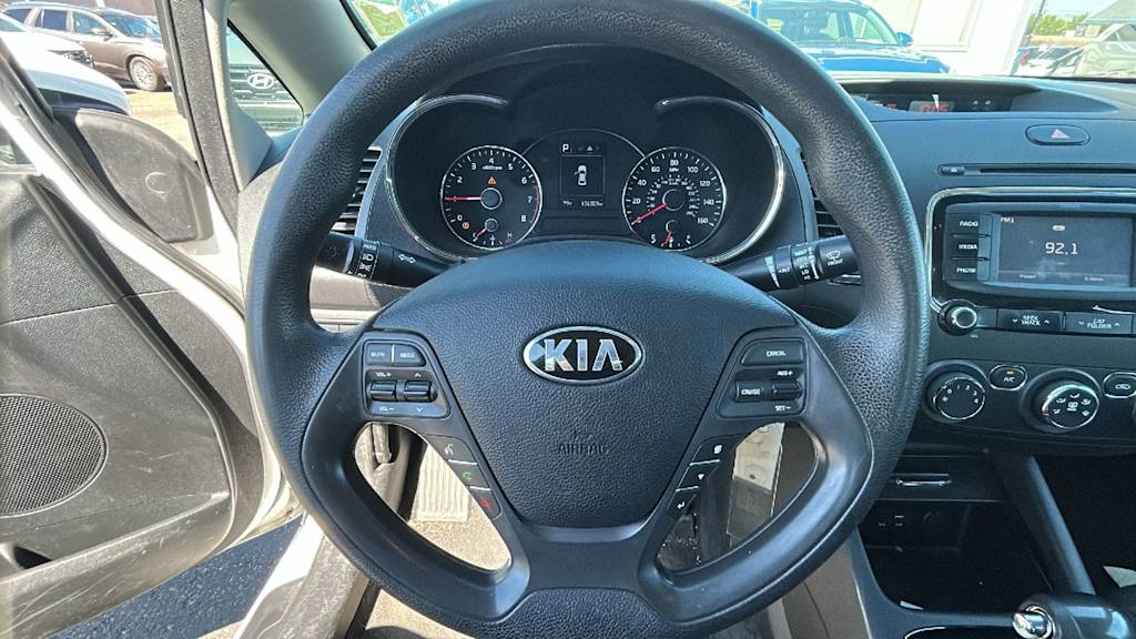 Thumbnail: 2017 Kia Forte - 8