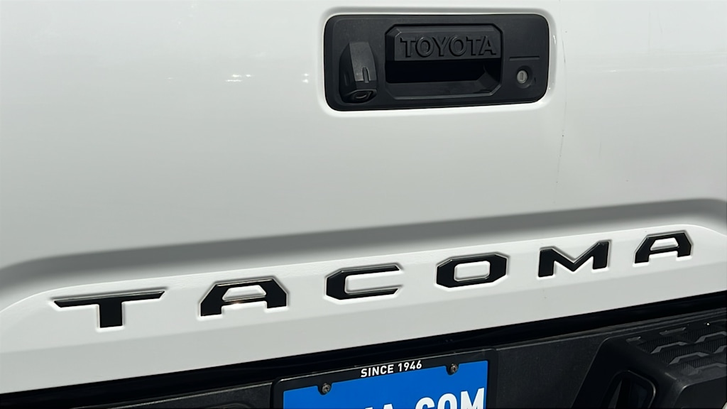 Thumbnail: 2021 Toyota Tacoma - 7