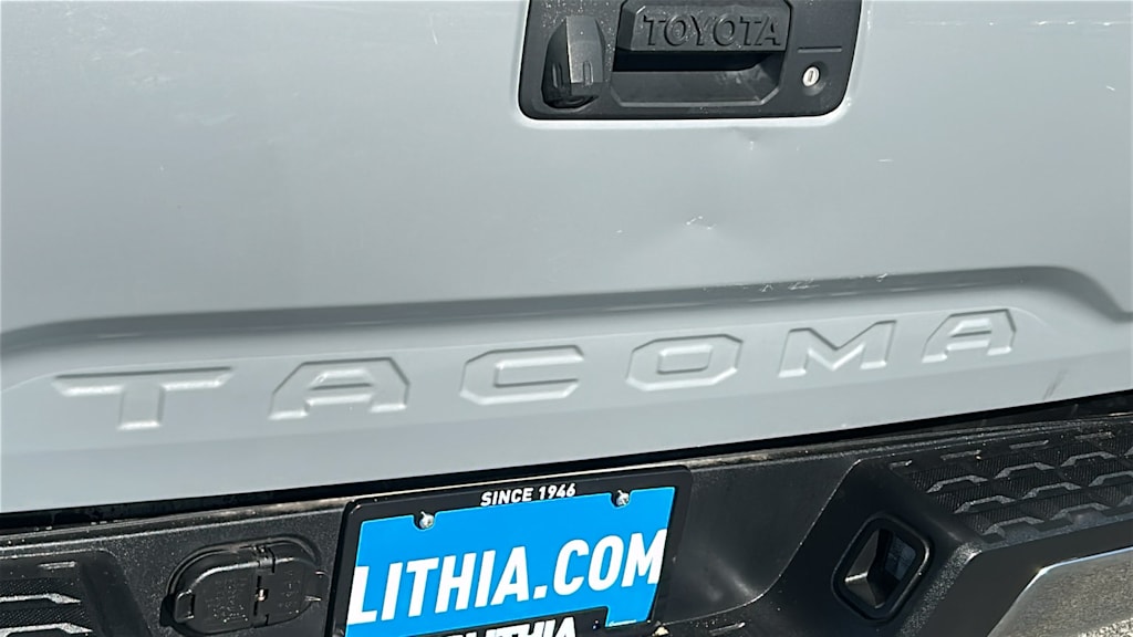 Thumbnail: 2021 Toyota Tacoma - 6