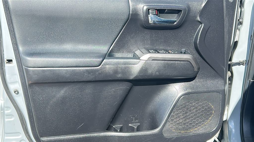 Thumbnail: 2021 Toyota Tacoma - 28