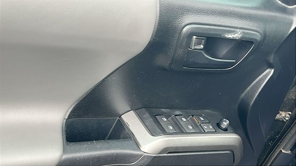 Thumbnail: 2019 Toyota Tacoma - 20