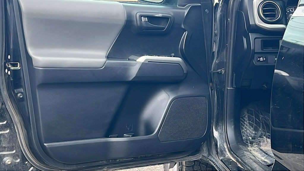 Thumbnail: 2019 Toyota Tacoma - 21