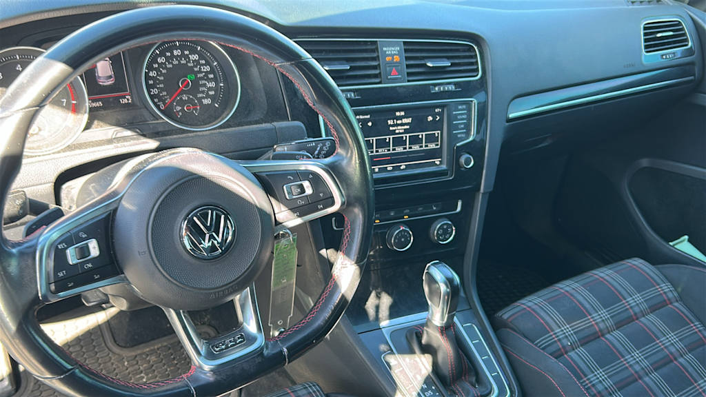 Thumbnail: 2017 Volkswagen Golf - 2