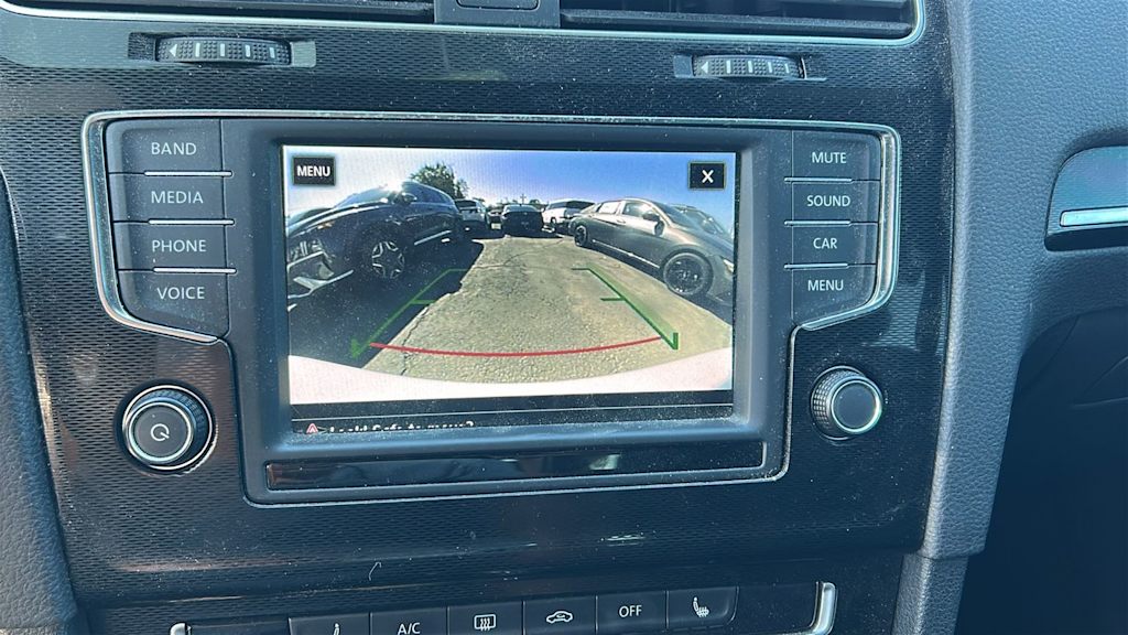 Thumbnail: 2017 Volkswagen Golf - 18