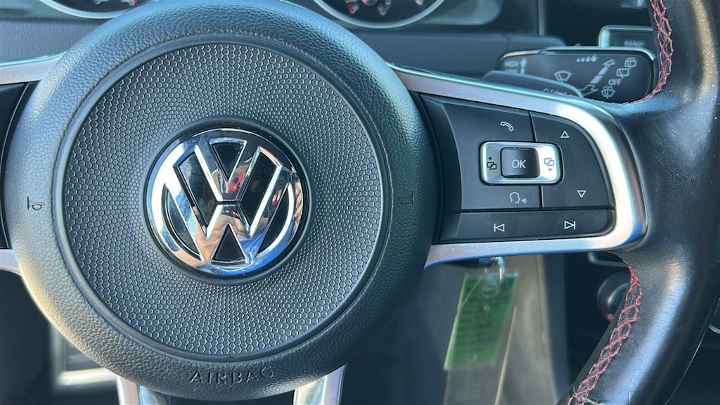 Thumbnail: 2017 Volkswagen Golf - 25