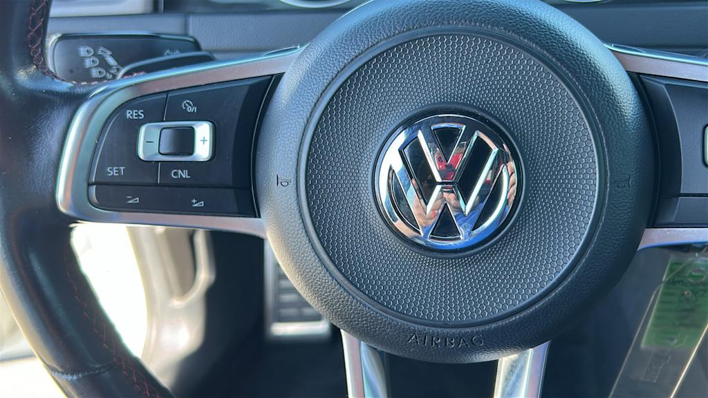 Thumbnail: 2017 Volkswagen Golf - 24