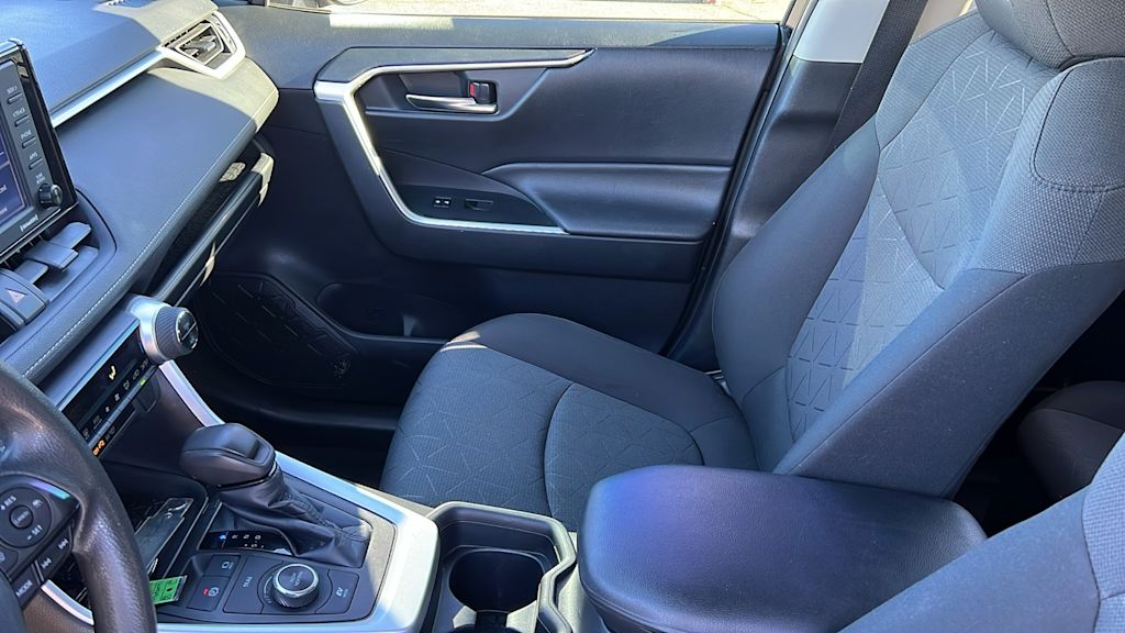 Thumbnail: 2020 Toyota RAV4 - 11