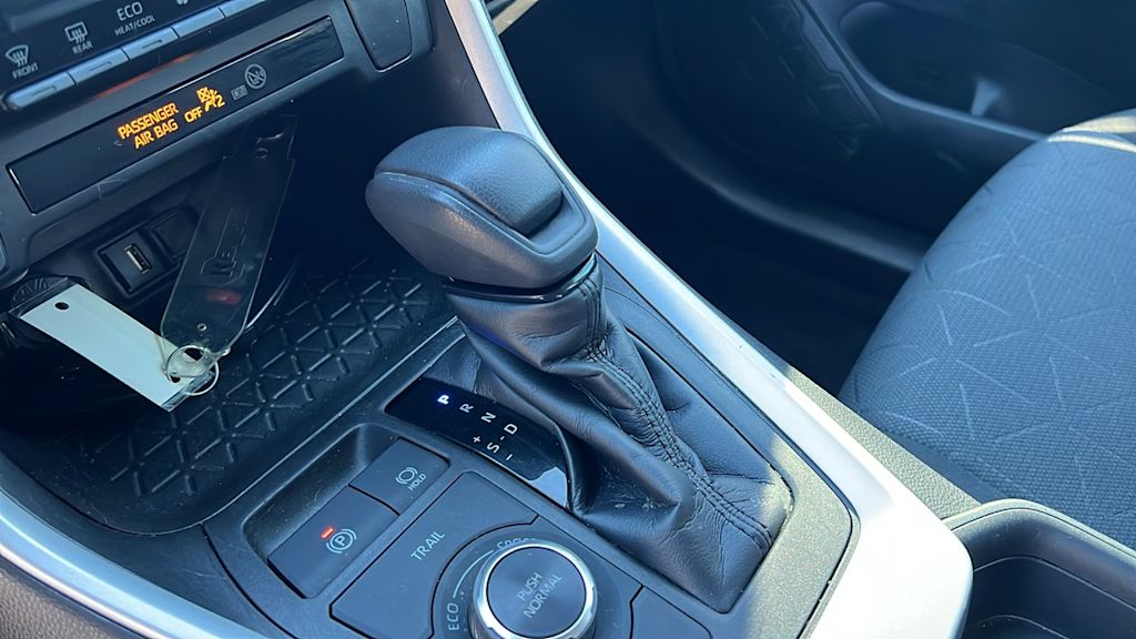 Thumbnail: 2020 Toyota RAV4 - 15