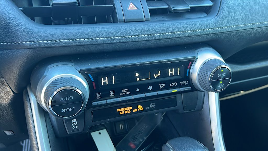 Thumbnail: 2020 Toyota RAV4 - 23