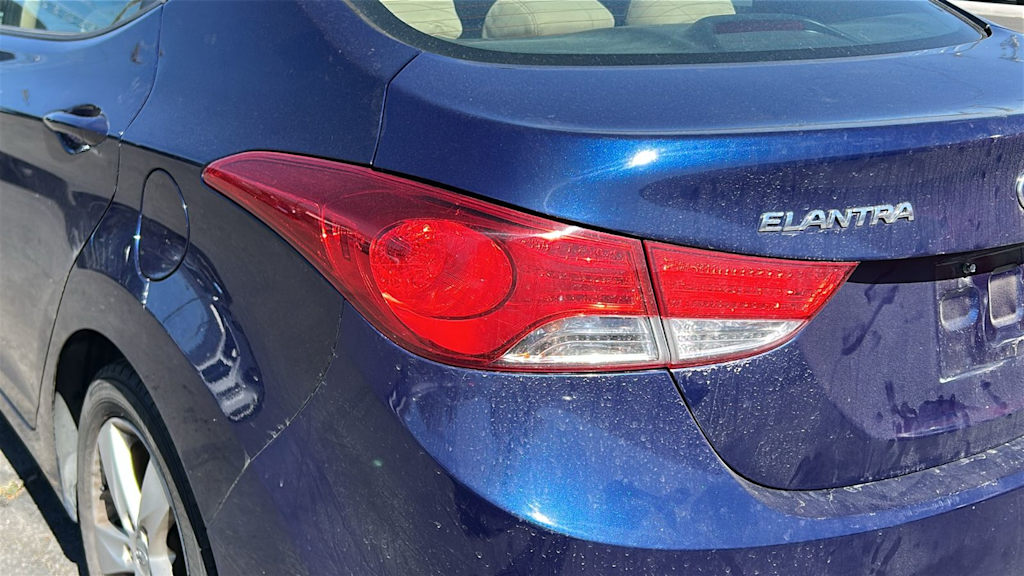 Thumbnail: 2013 Hyundai Elantra - 11