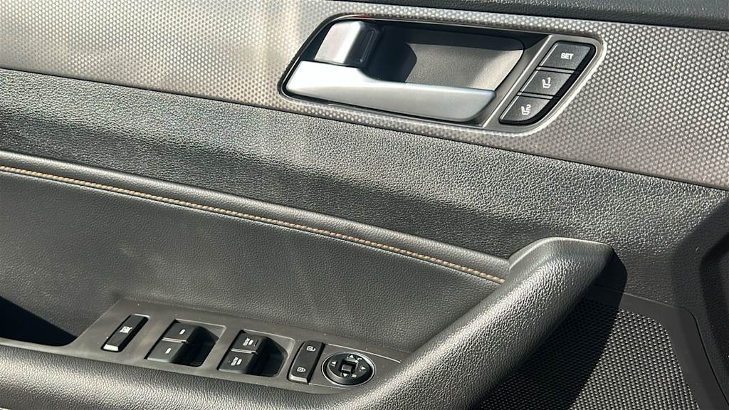 Thumbnail: 2015 Hyundai Sonata - 21