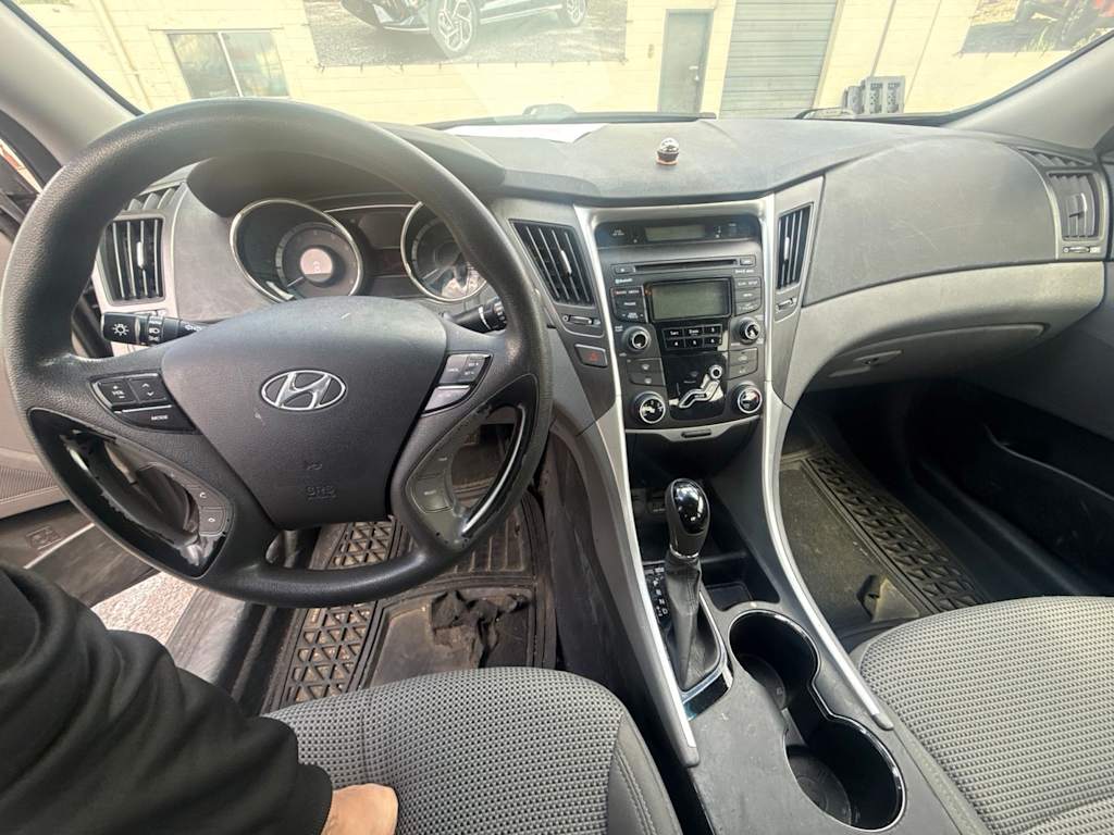 Thumbnail: 2012 Hyundai Sonata - 8