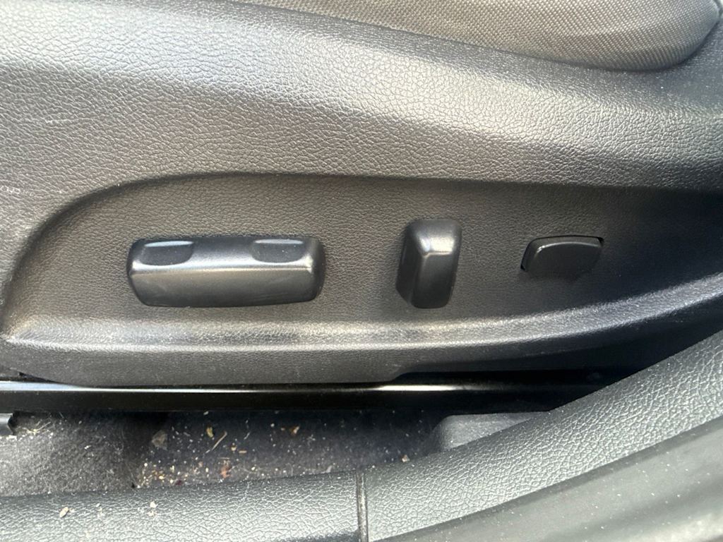 Thumbnail: 2012 Hyundai Sonata - 18